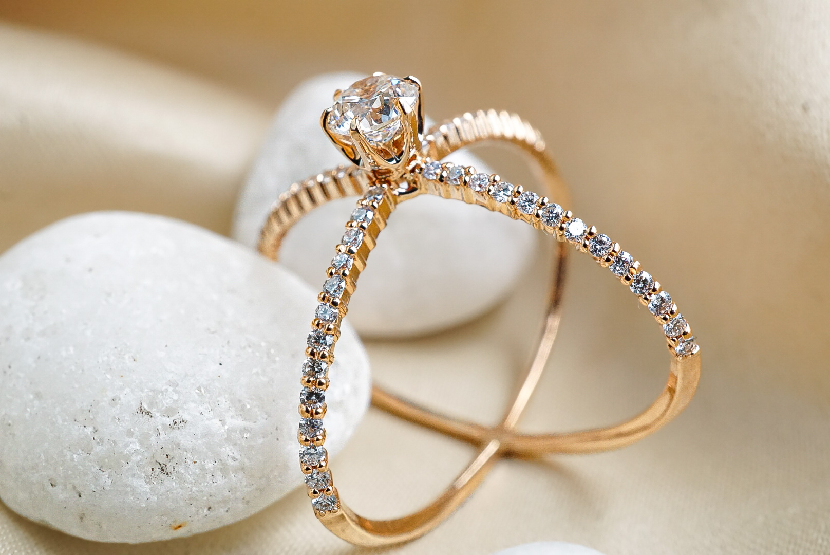 Solaris Criss-Cross Ring