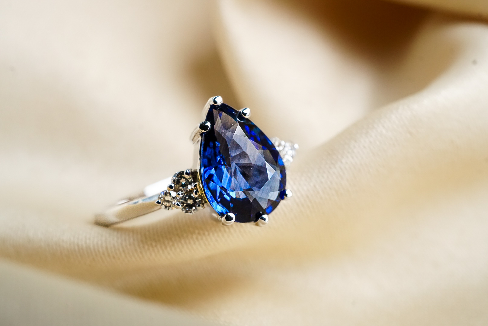 Explore Sapphire Jewelry Collection